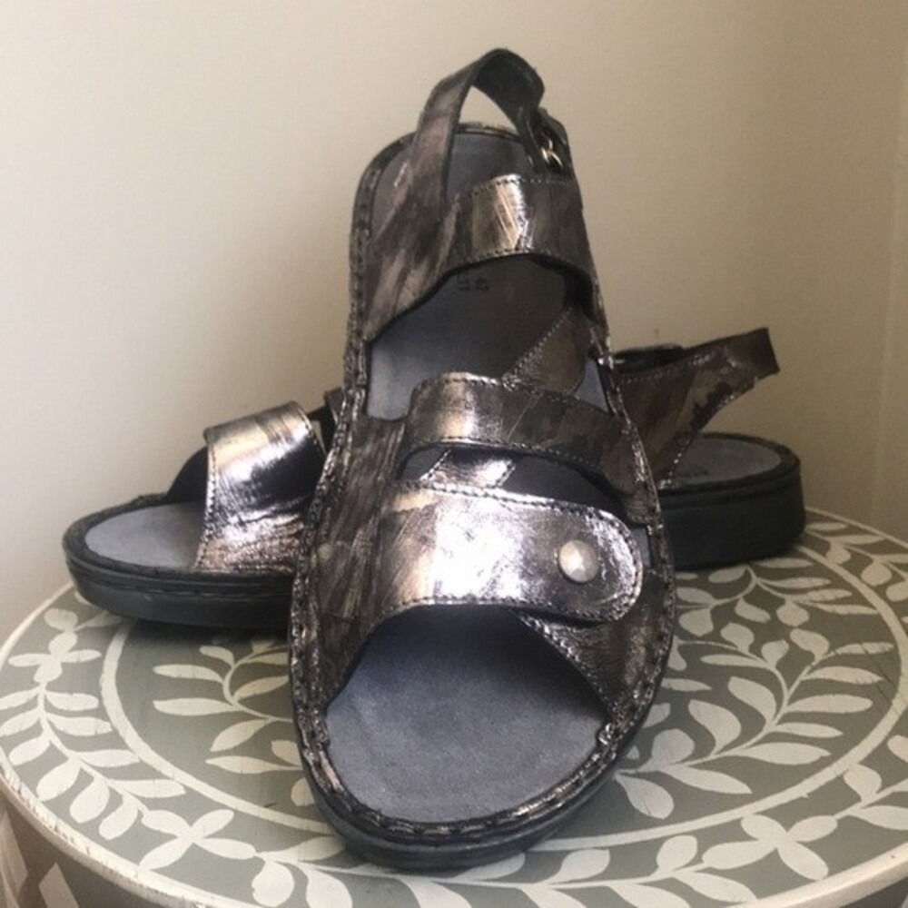 Naot Fleur Sandals Metallic Onyx sz 42